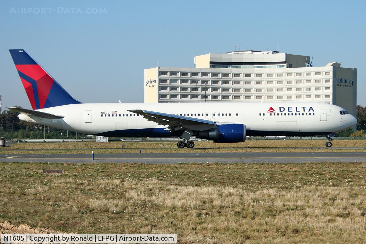 N1605, 1999 Boeing 767-332 C/N 30198, at cdg
