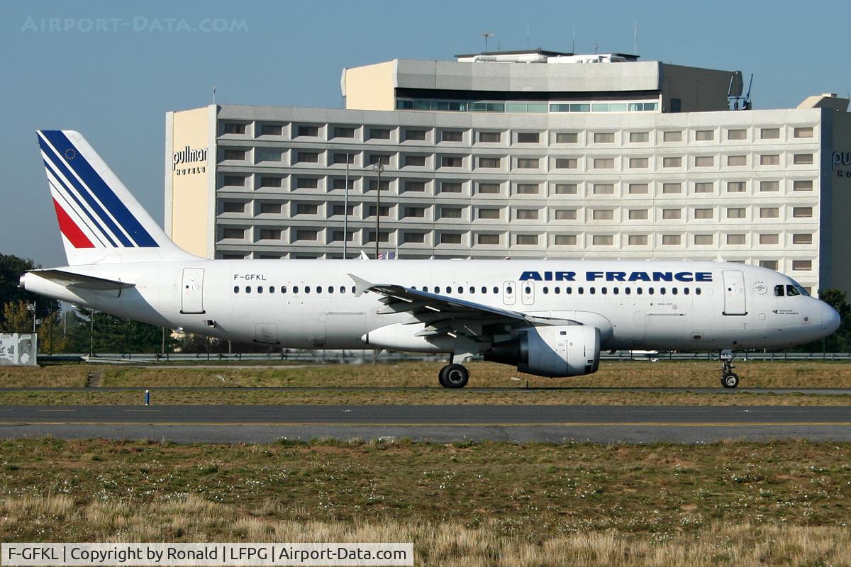F-GFKL, 1990 Airbus A320-211 C/N 0101, at cdg