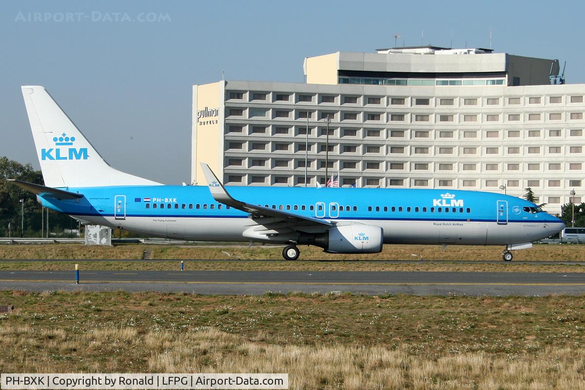 PH-BXK, 2000 Boeing 737-8K2 C/N 29598, at cdg