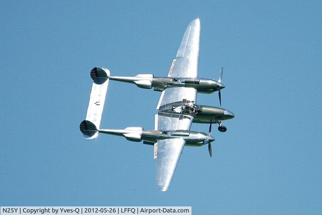 N25Y, 1944 Lockheed P-38L-5LO Lightning C/N AF44-53254, Lockheed P-38L Lightning (N25Y) , On display, La Ferté-Alais Airfield (LFFQ) Air Show 2012