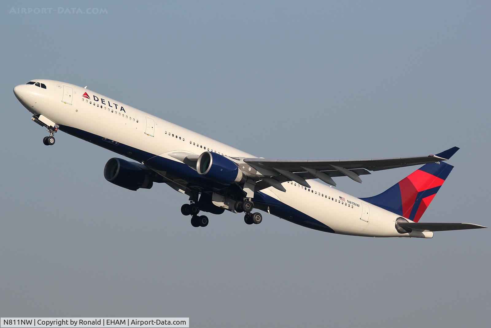N811NW, 2005 Airbus A330-323 C/N 0690, at spl