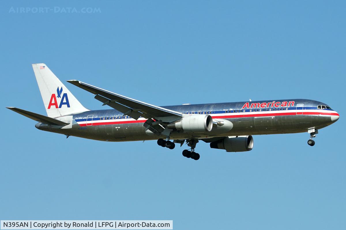 N395AN, 1998 Boeing 767-323 C/N 29432, at cdg