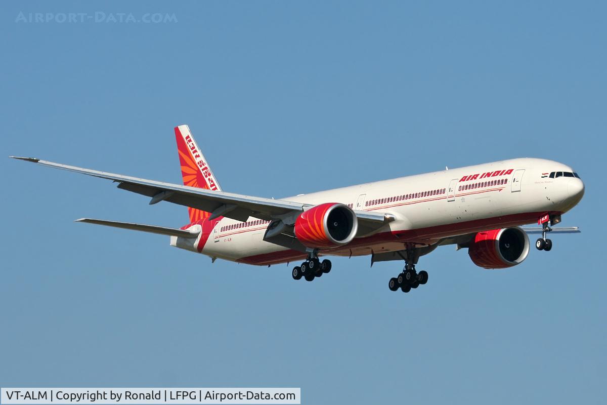 VT-ALM, 2008 Boeing 777-337/ER C/N 36311, at cdg