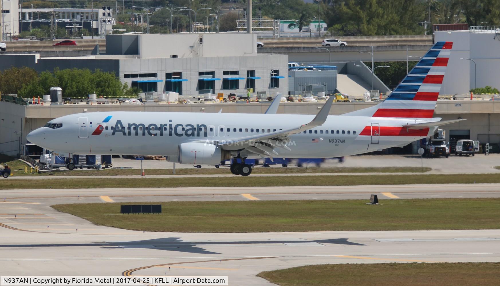 N937AN, 2000 Boeing 737-823 C/N 30082, FLL spotting 2017