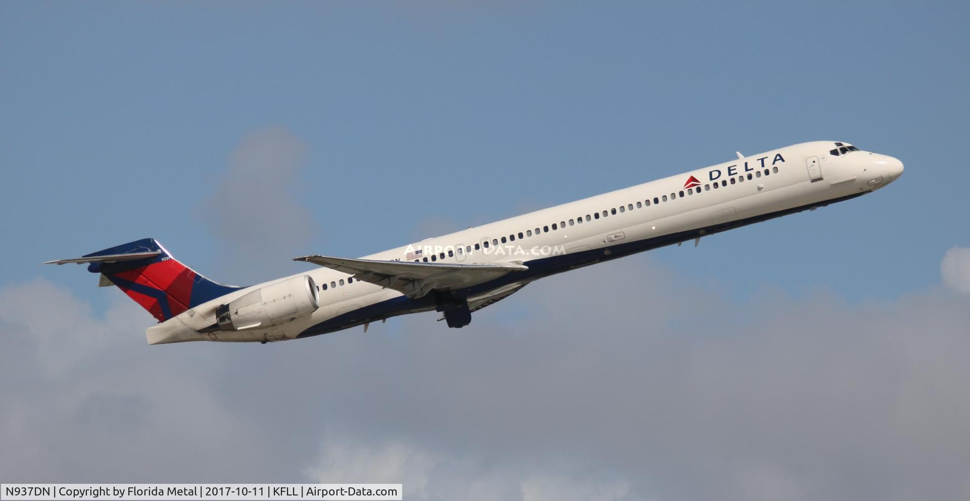 N937DN, McDonnell Douglas MD-90-30 C/N 53352, FLL spotting 2017