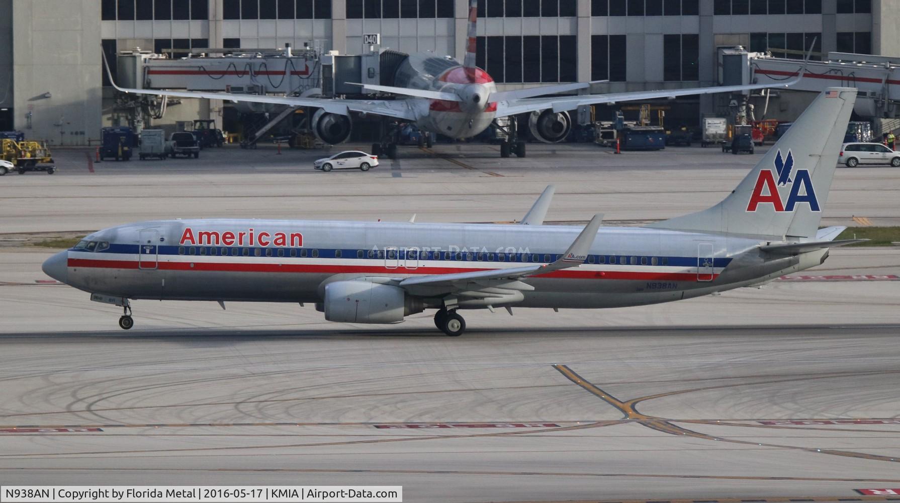 N938AN, 2000 Boeing 737-823 C/N 29533, MIA spotting 2016