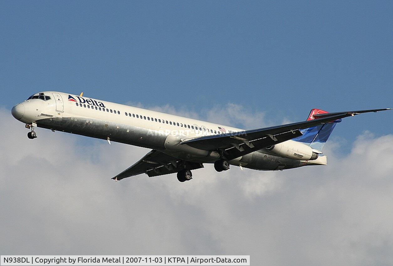 N938DL, 1989 McDonnell Douglas MD-88 C/N 49811, TPA spotting 2007