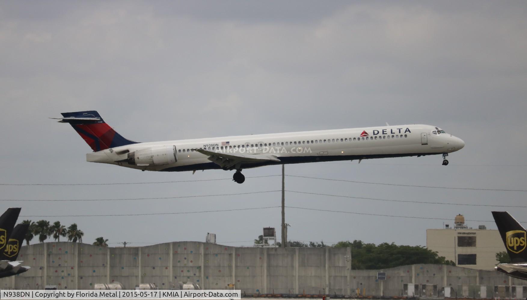 N938DN, 1995 McDonnell Douglas MD-90-30 C/N 53353, MIA spotting 2015