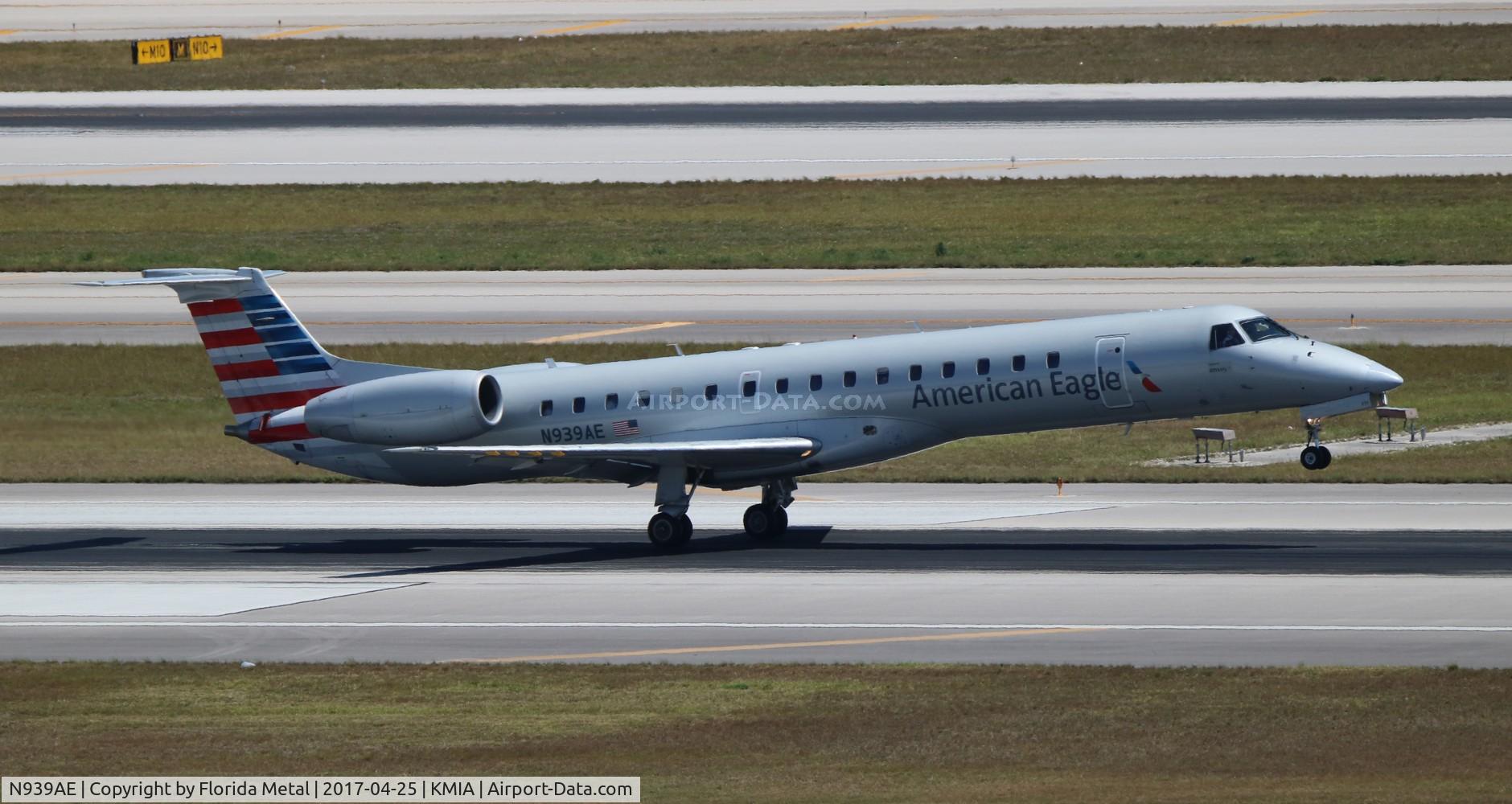 N939AE, 2005 Embraer ERJ-145LR (EMB-145LR) C/N 14500923, MIA spotting 2017