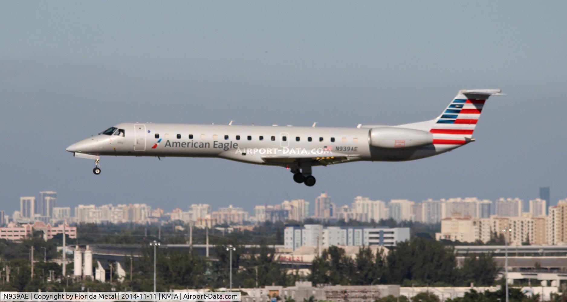 N939AE, 2005 Embraer ERJ-145LR (EMB-145LR) C/N 14500923, MIA spotting 2014