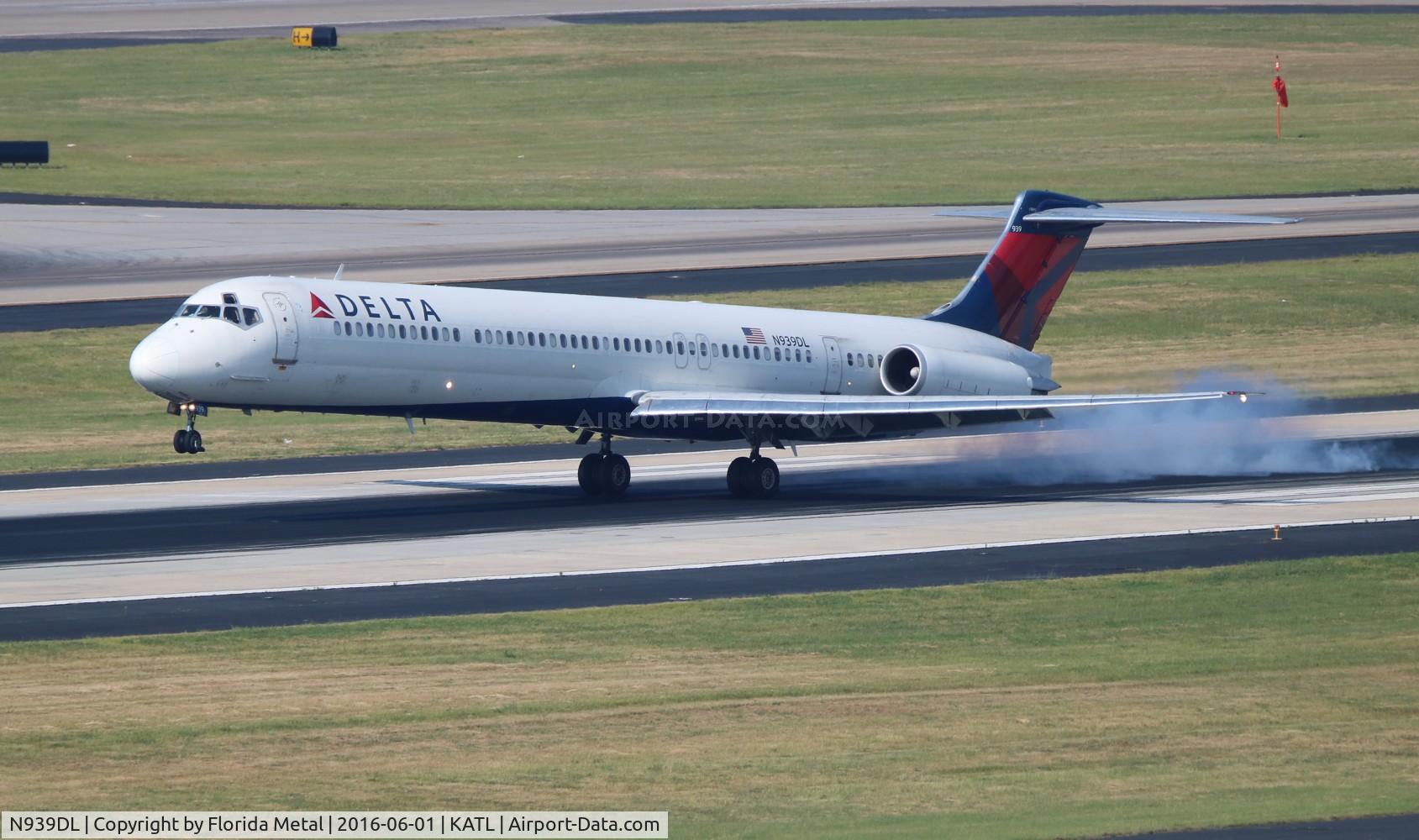 N939DL, 1989 McDonnell Douglas MD-88 C/N 49812, ATL spotting 2016
