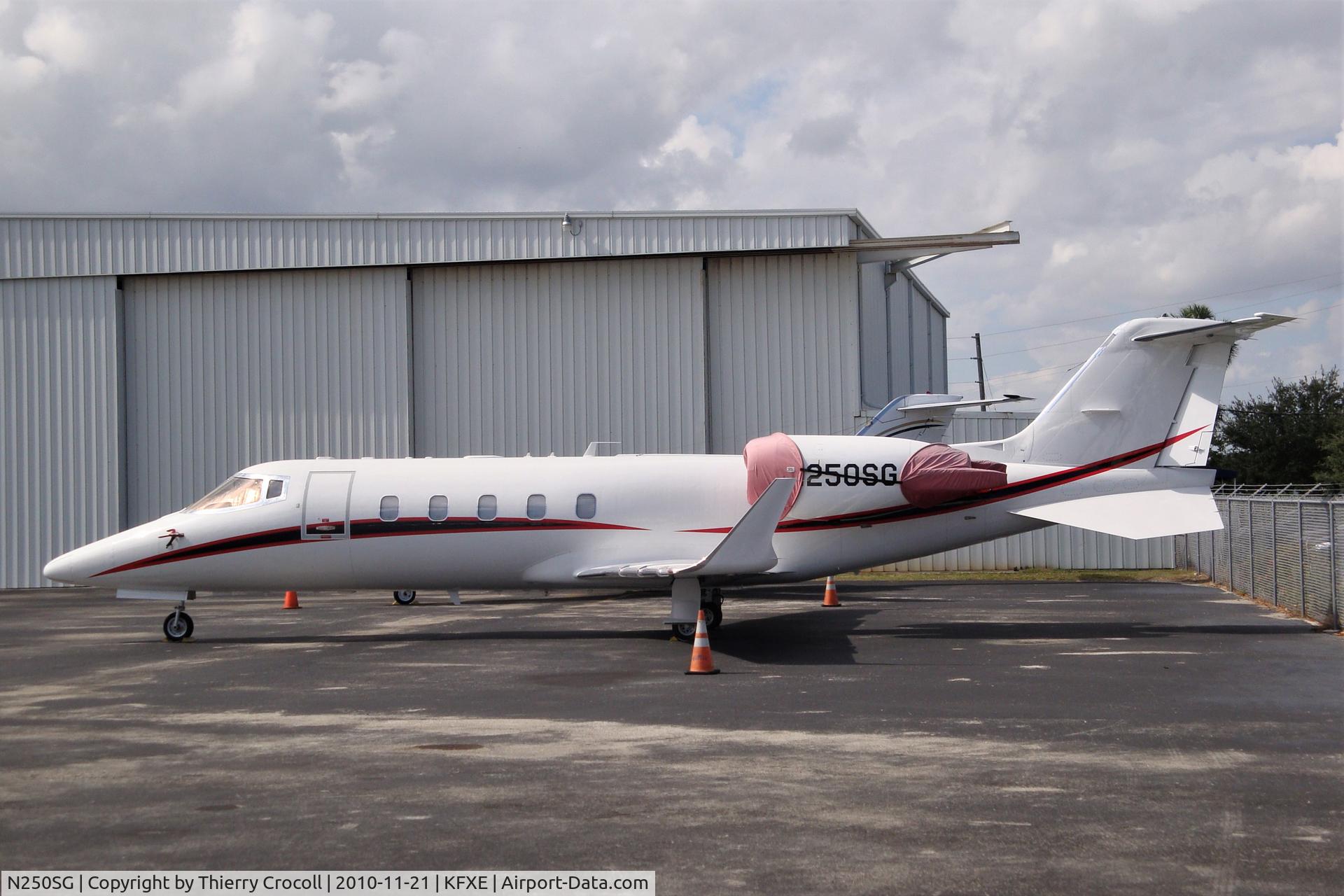 N250SG, 2000 Learjet 60 C/N 60-194, Parked at KFXE in 2010