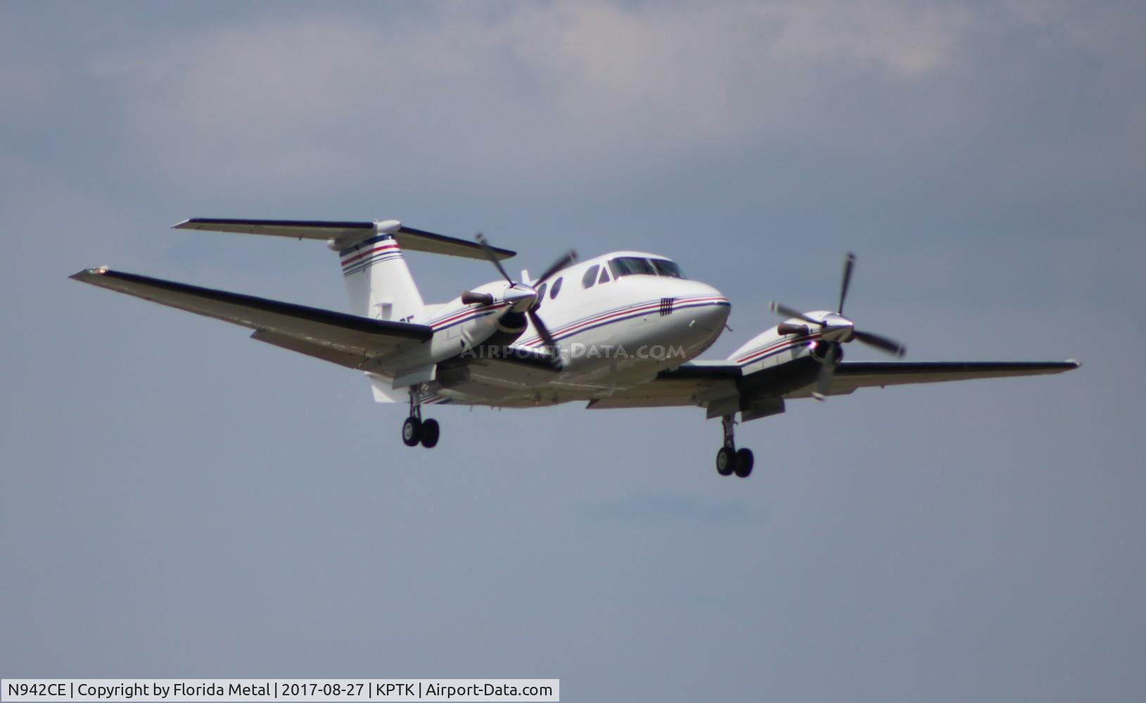 N942CE, 2000 Raytheon Aircraft Company B200 C/N BB-1731, PTK 2017