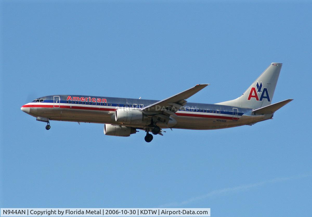 N944AN, 2000 Boeing 737-823 C/N 29535, DTW spotting 2006