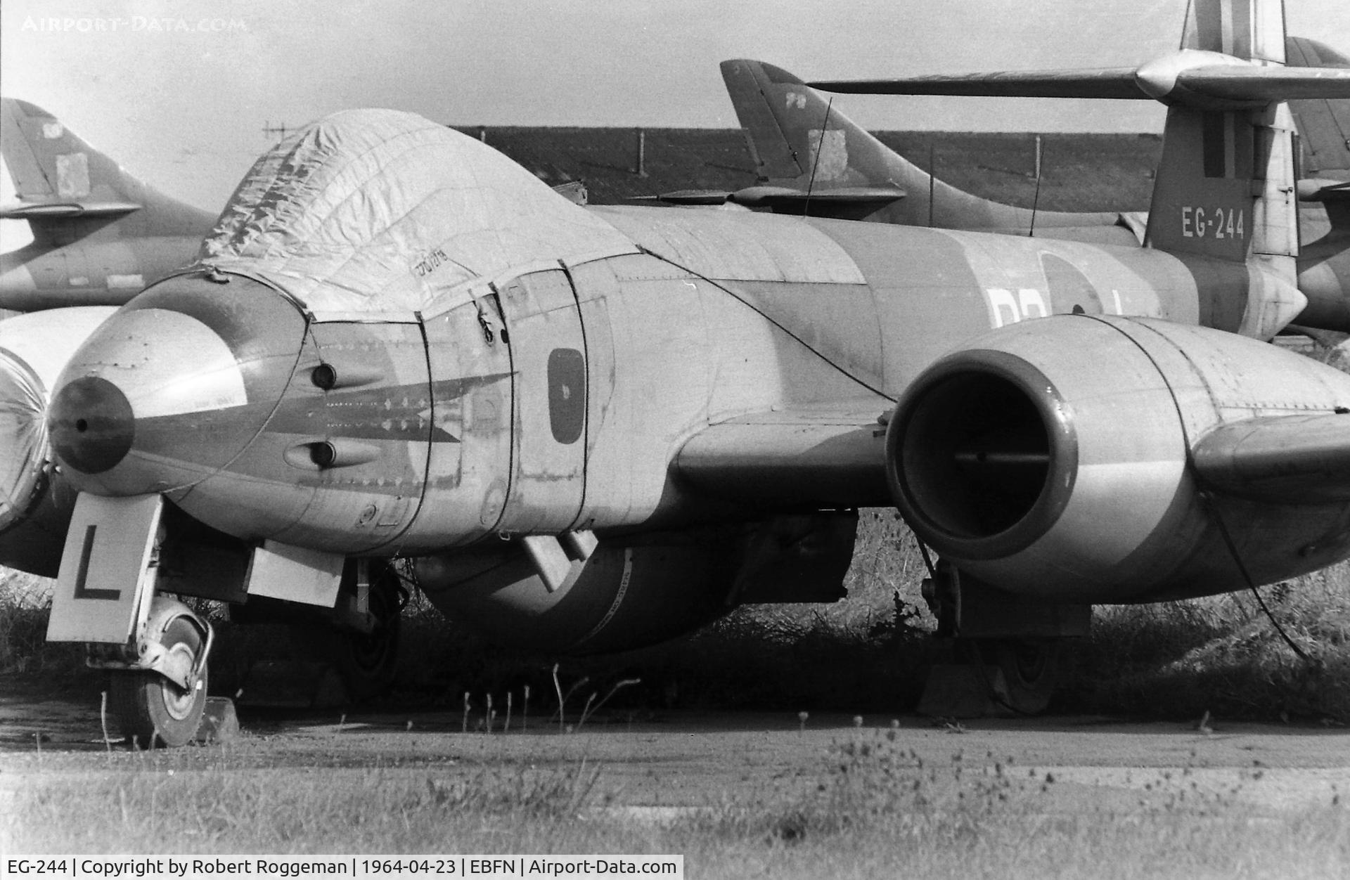 EG-244, Gloster Meteor F8 C/N M21, STORED.B2-L.TOWING FLIGHT.