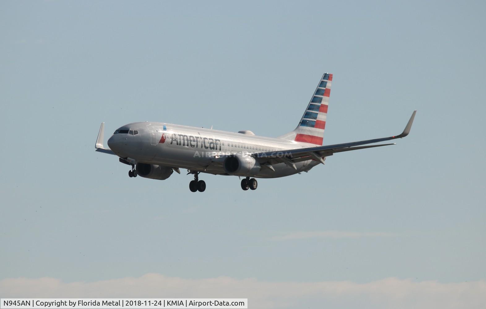 N945AN, 2000 Boeing 737-823 C/N 30085, MIA spotting 2018