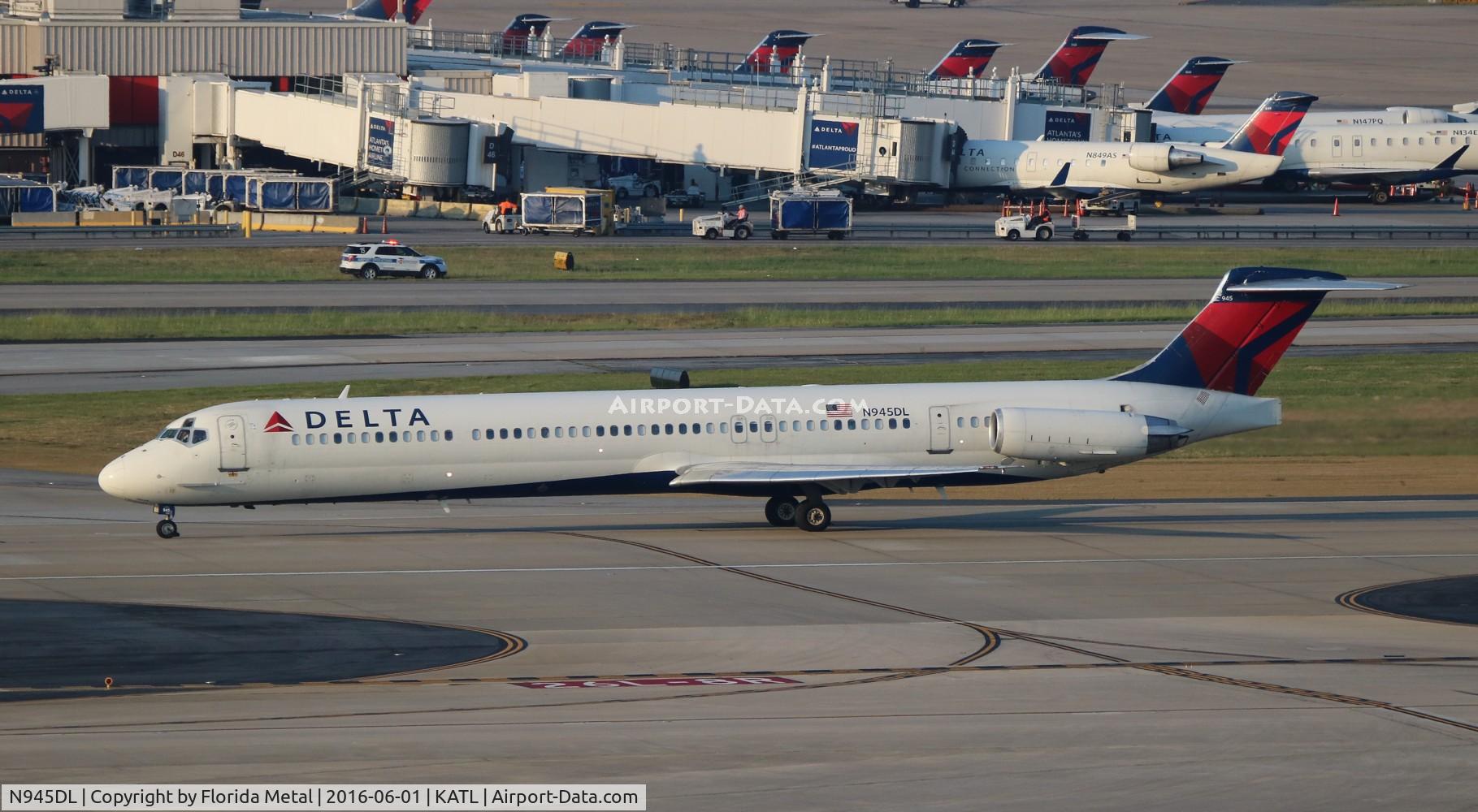 N945DL, 1989 McDonnell Douglas MD-88 C/N 49818, ATL spotting 2016