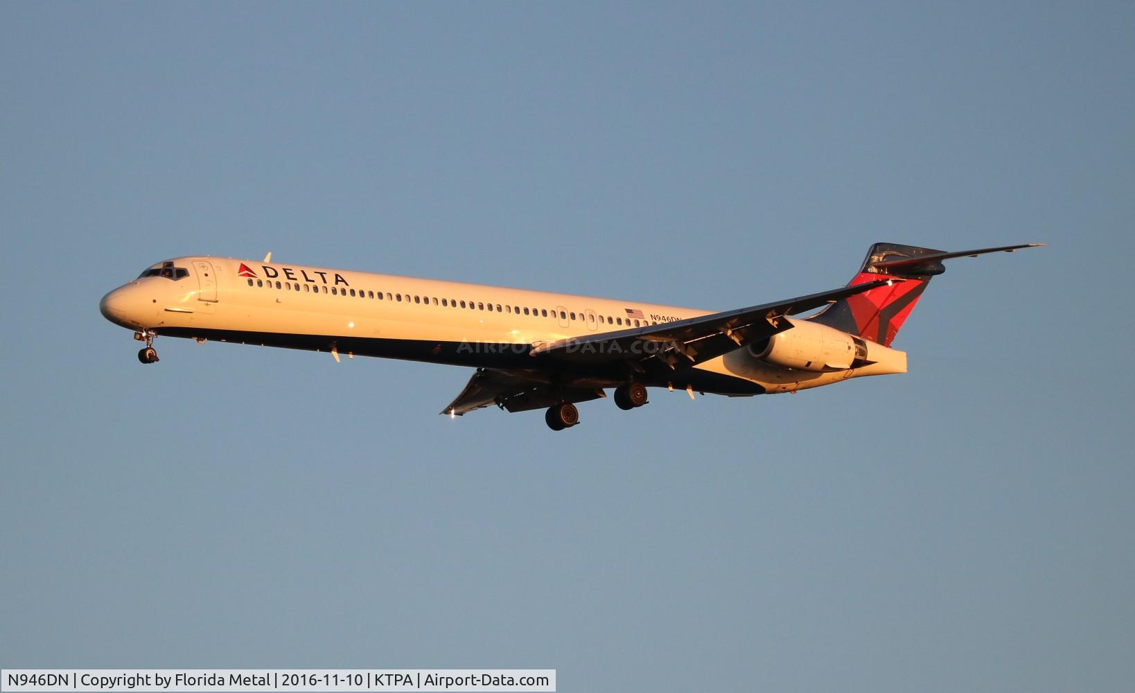 N946DN, 1995 McDonnell Douglas MD-90-30 C/N 53354, TPA spotting 2016