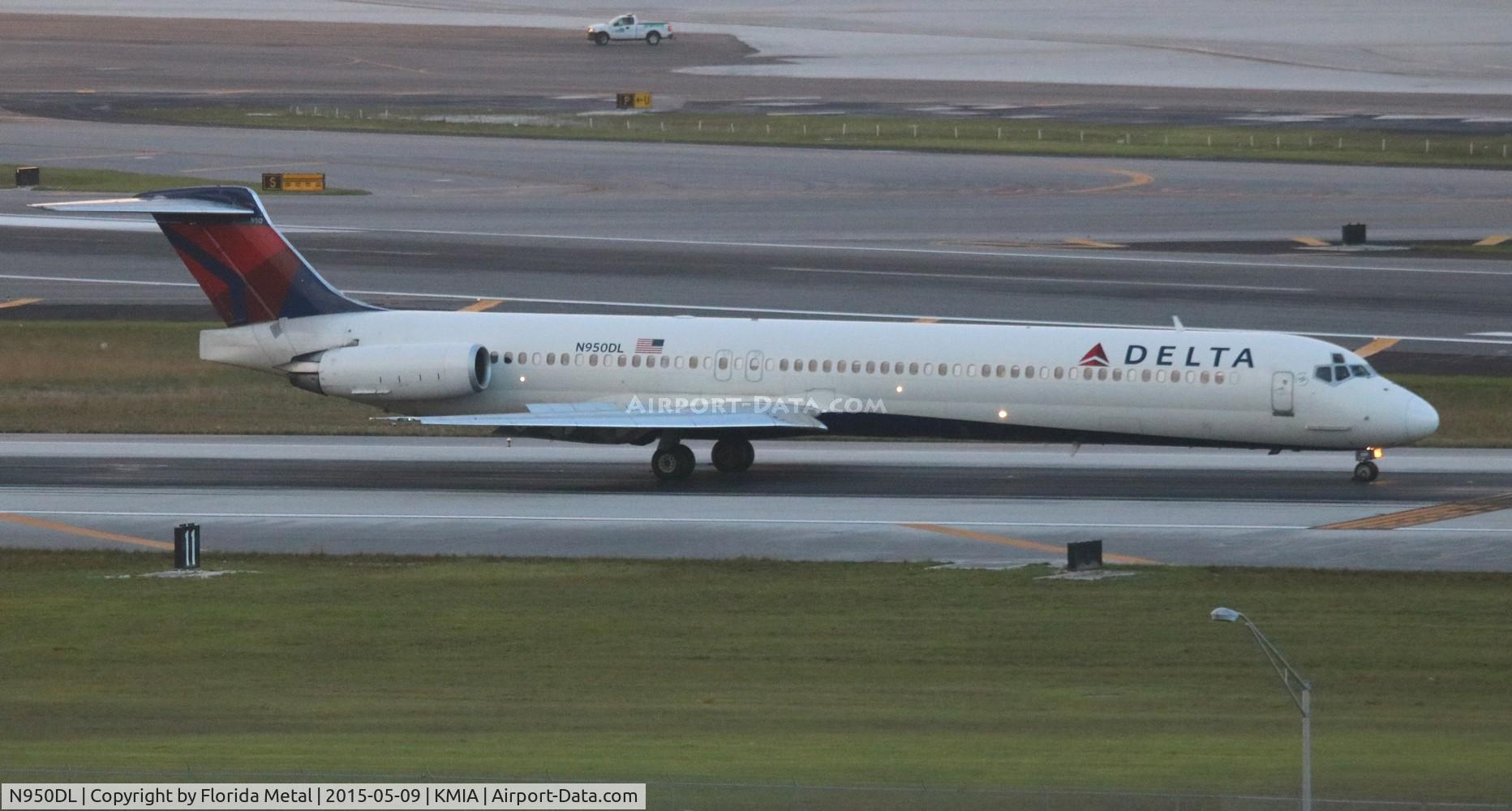 N950DL, 1990 McDonnell Douglas MD-88 C/N 49881, MIA spotting 2015