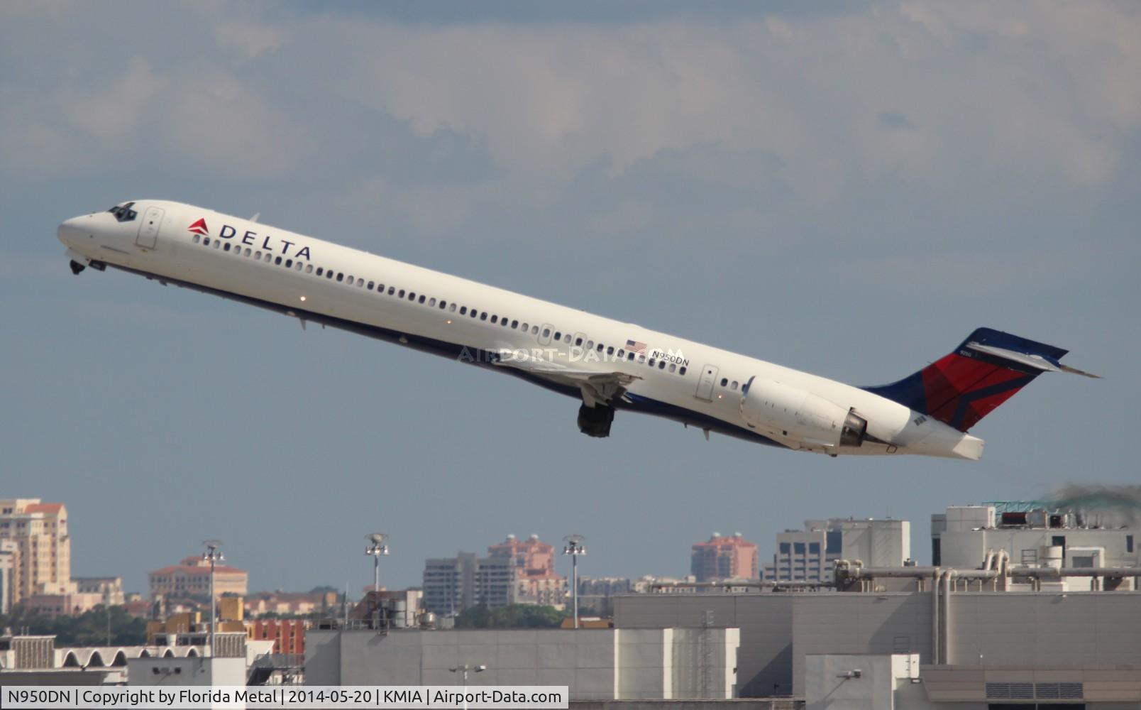 N950DN, 1997 McDonnell Douglas MD-90-30 C/N 53360, MIA spotting 2014