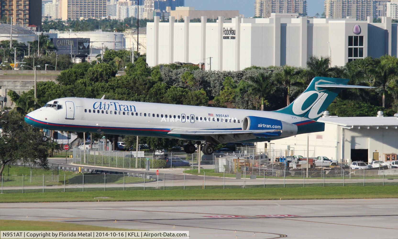 N951AT, 2000 Boeing 717-200 C/N 55013, FLL spotting 2014