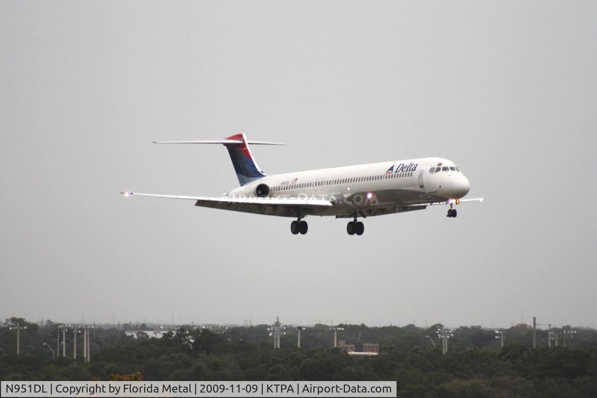 N951DL, 1990 McDonnell Douglas MD-88 C/N 49882, TPA spotting 2009