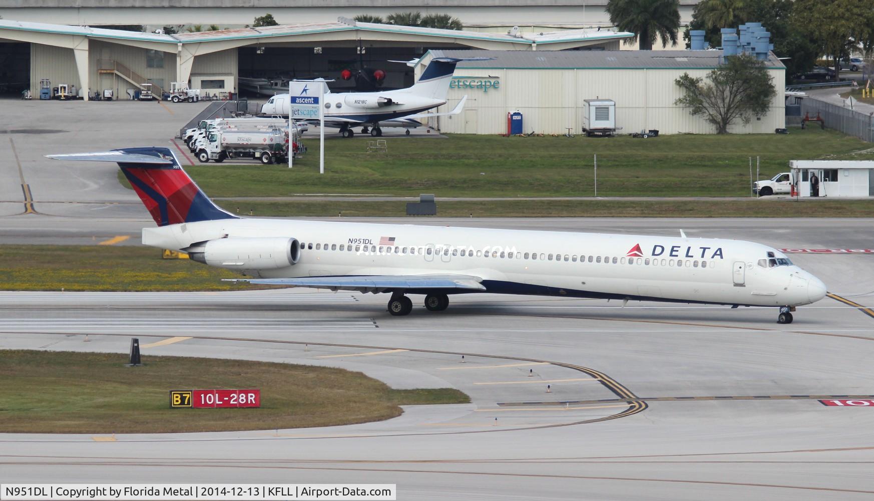 N951DL, 1990 McDonnell Douglas MD-88 C/N 49882, FLL spotting 2014