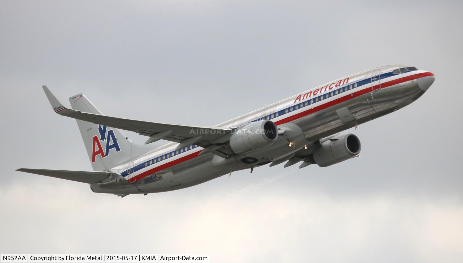 N952AA, 2000 Boeing 737-823 C/N 30088, MIA spotting 2015