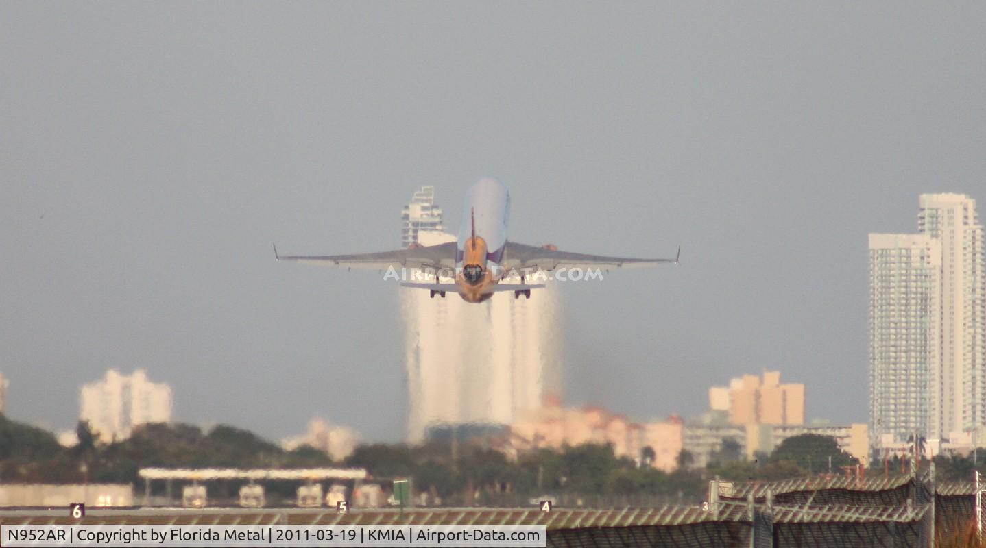 N952AR, 1992 McDonnell Douglas MD-11F C/N 48497, MIA spotting 2011