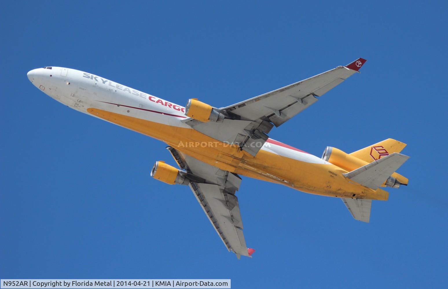N952AR, 1992 McDonnell Douglas MD-11F C/N 48497, MIA spotting 2014