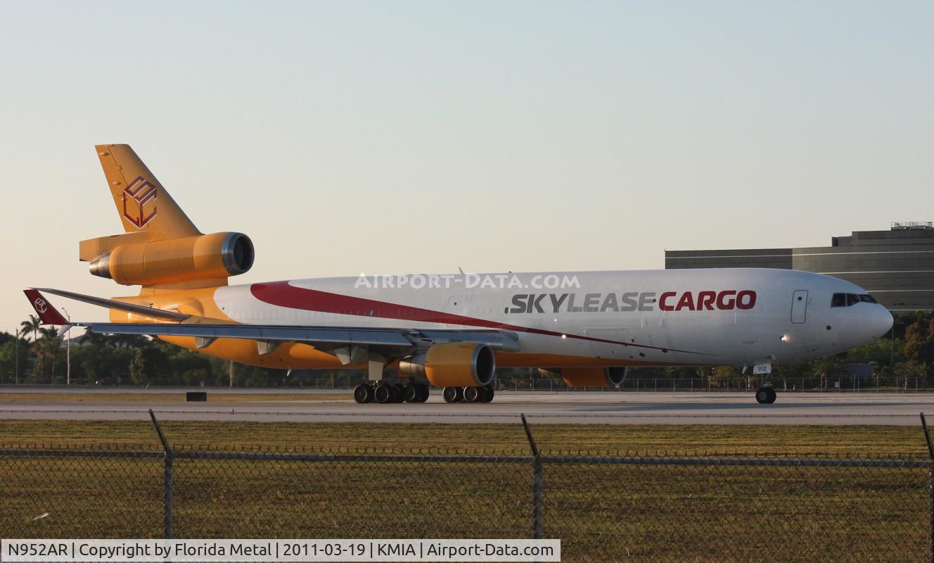 N952AR, 1992 McDonnell Douglas MD-11F C/N 48497, MIA spotting 2011