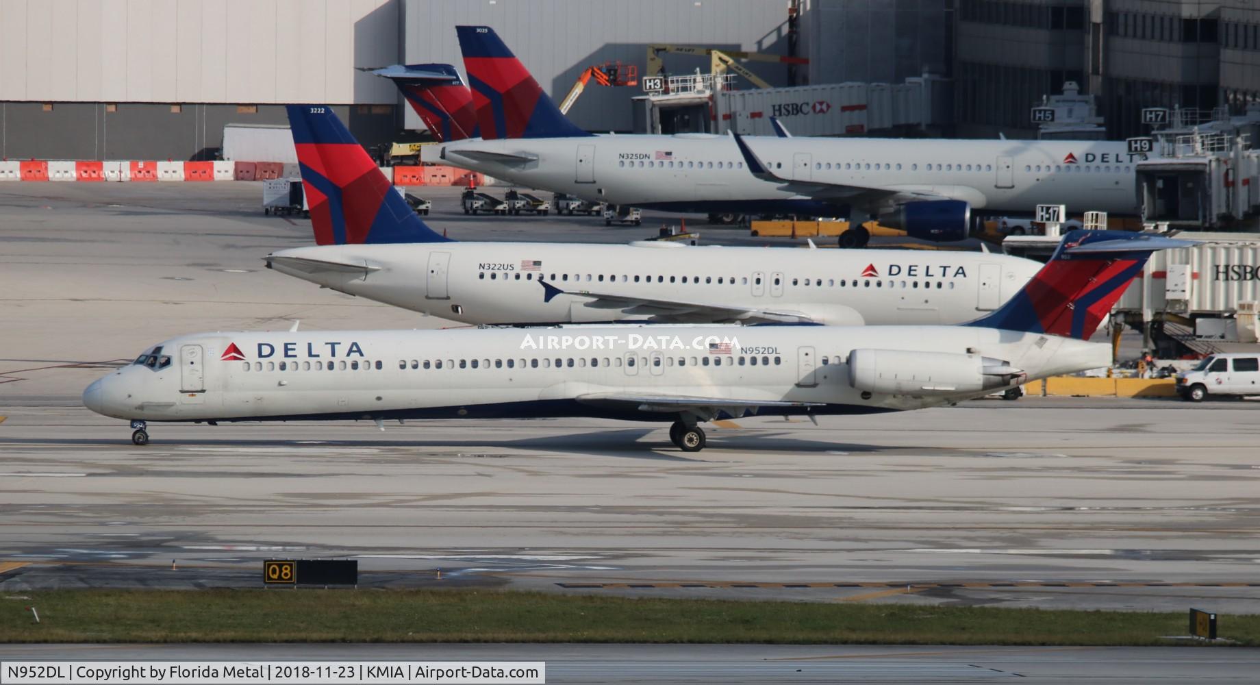 N952DL, 1990 McDonnell Douglas MD-88 C/N 49883, MIA spotting 2018