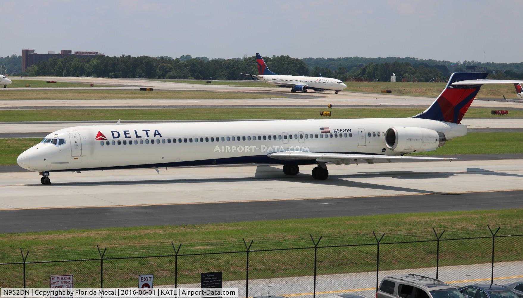N952DN, 1998 McDonnell Douglas MD-90-30 C/N 53560, ATL spotting 2016