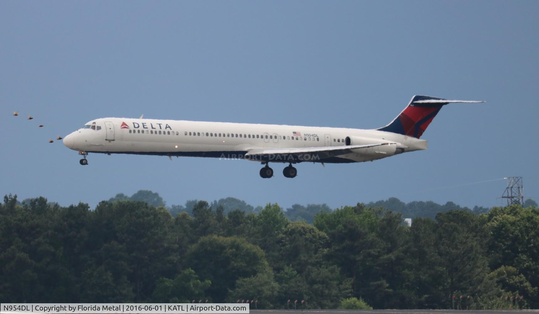 N954DL, 1990 McDonnell Douglas MD-88 C/N 49885, ATL spotting 2016