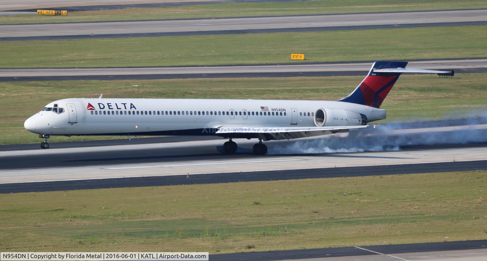 N954DN, 1999 McDonnell Douglas MD-90-30 C/N 53524, ATL spotting 2016