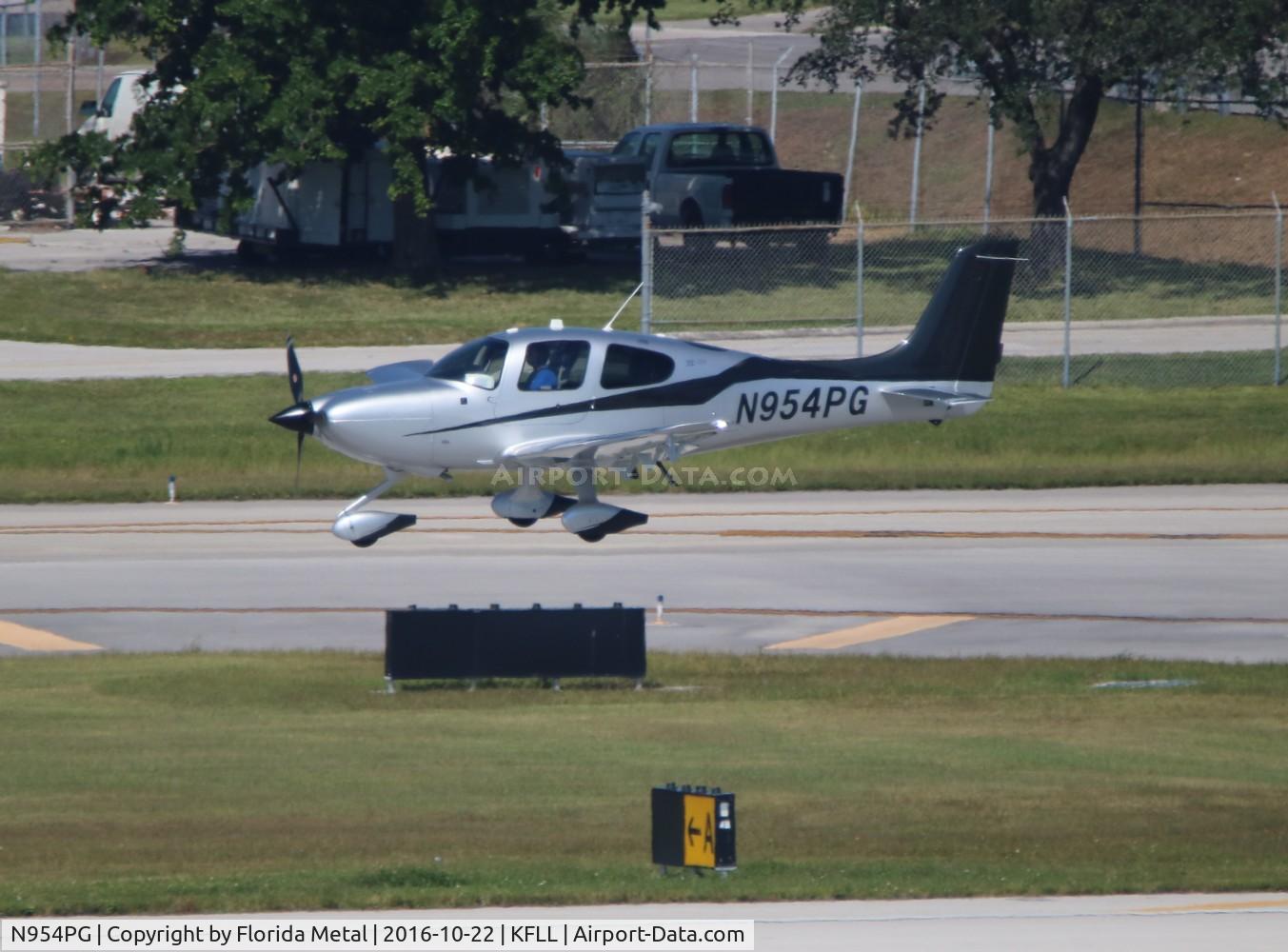 N954PG, 2015 Cirrus SR22 C/N 4256, FLL spotting 2016