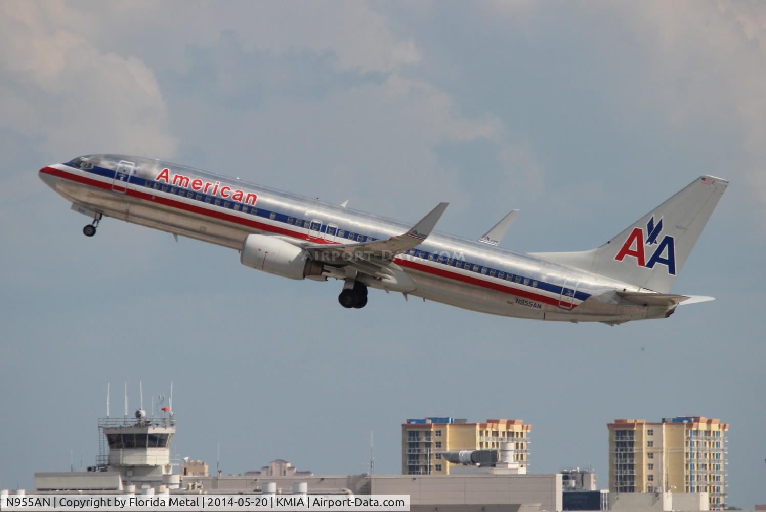 N955AN, 2001 Boeing 737-823 C/N 29540, MIA spotting 2014