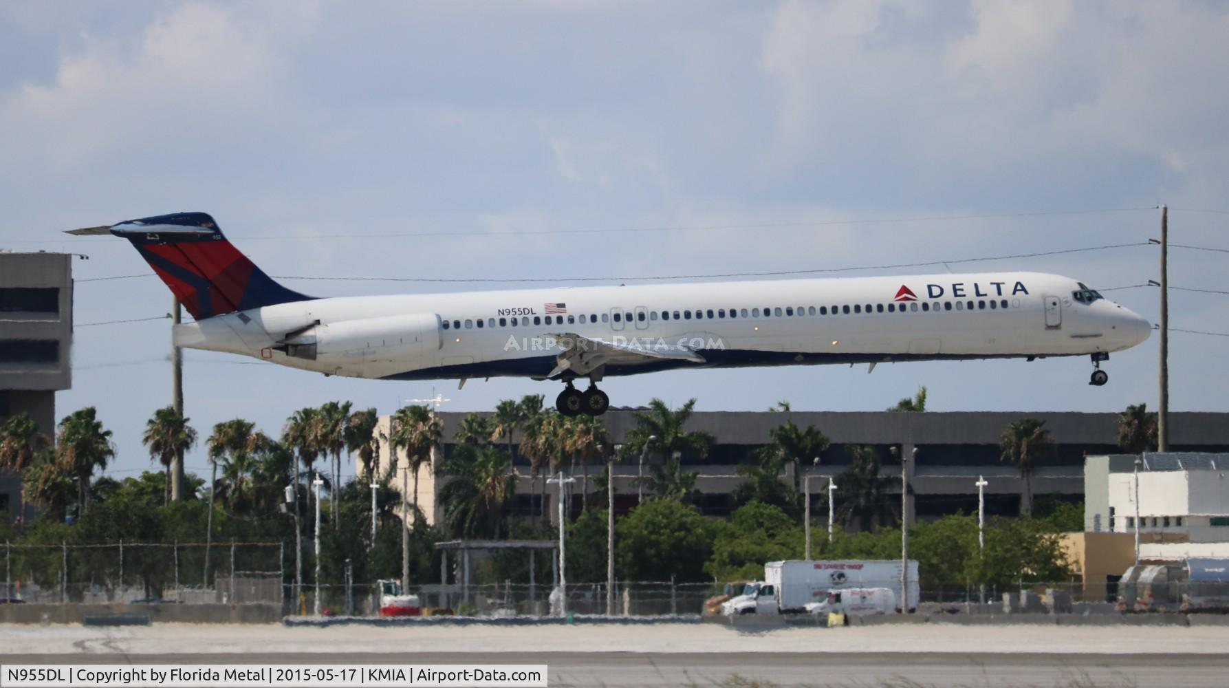 N955DL, 1990 McDonnell Douglas MD-88 C/N 49886, MIA spotting 2015