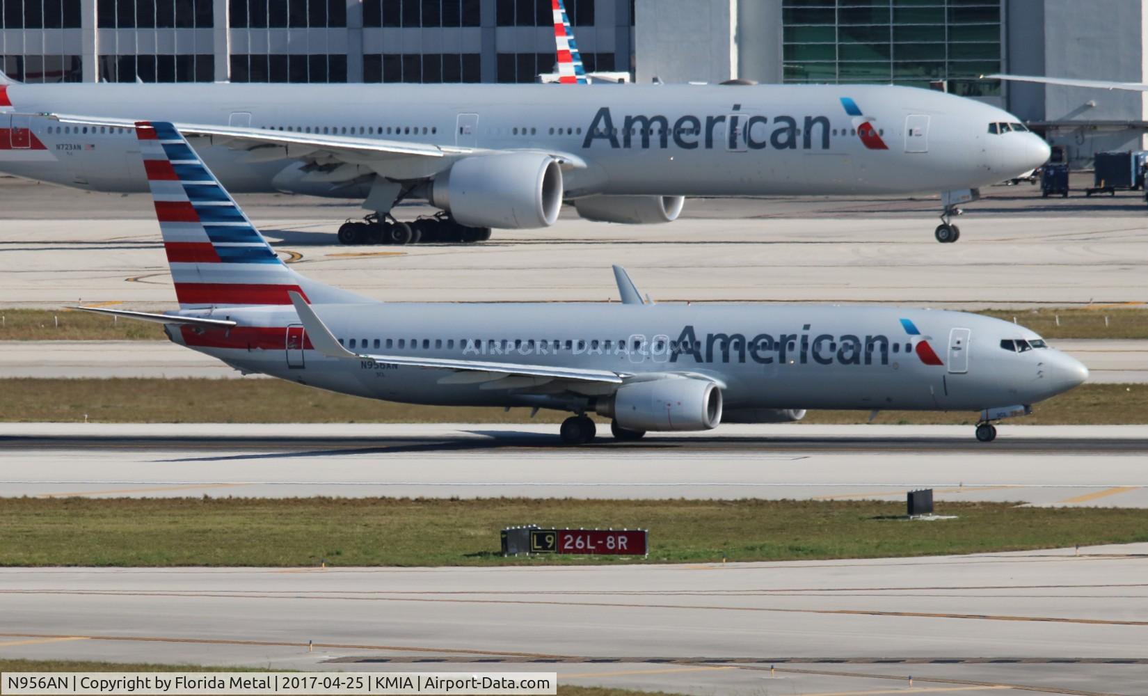 N956AN, 2001 Boeing 737-823 C/N 30090, MIA spotting 2017