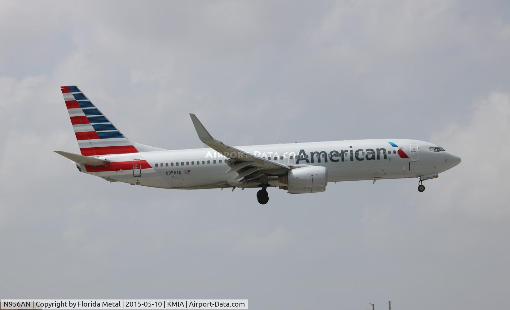 N956AN, 2001 Boeing 737-823 C/N 30090, MIA spotting 2015