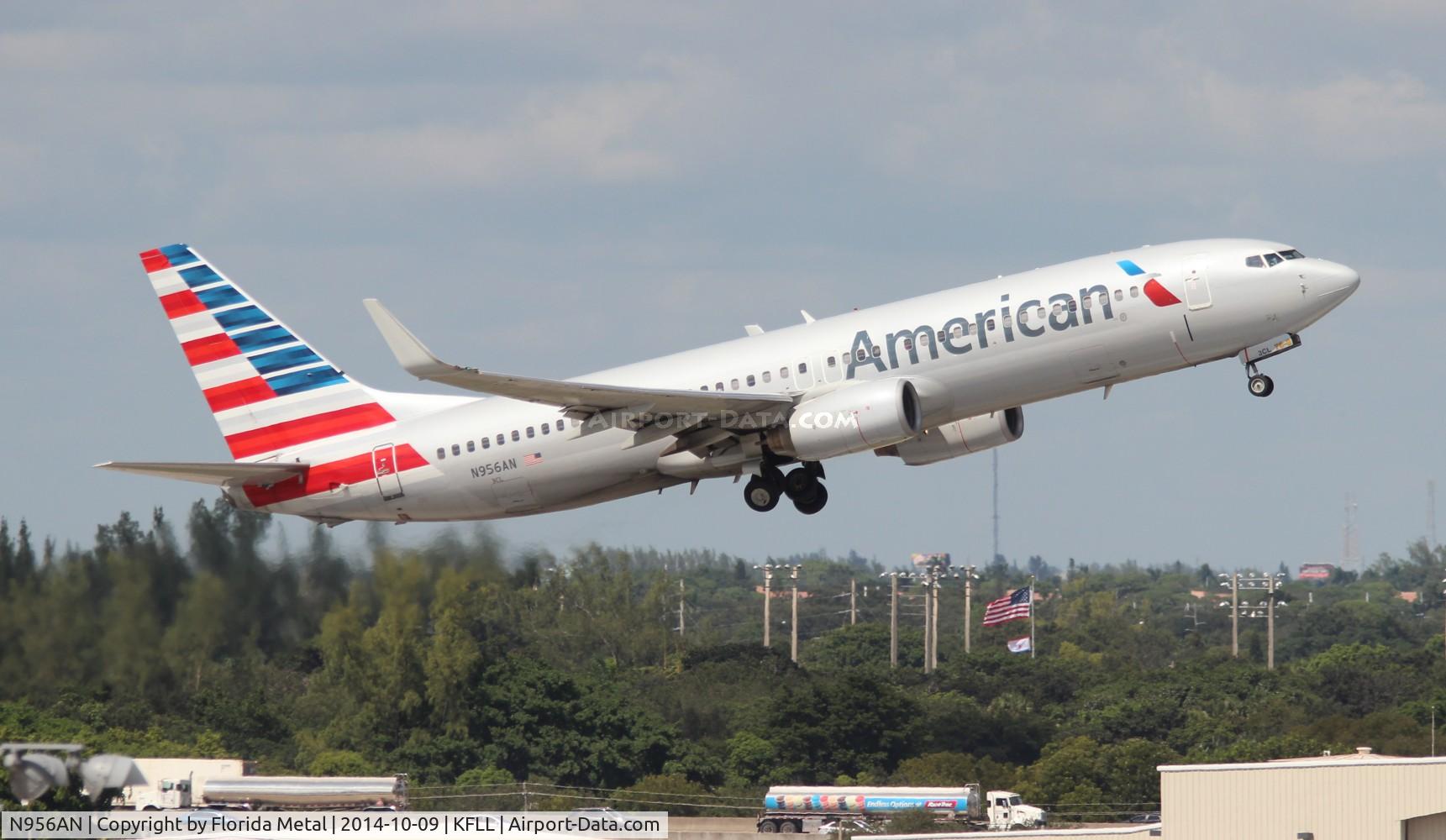N956AN, 2001 Boeing 737-823 C/N 30090, FLL spotting 2014