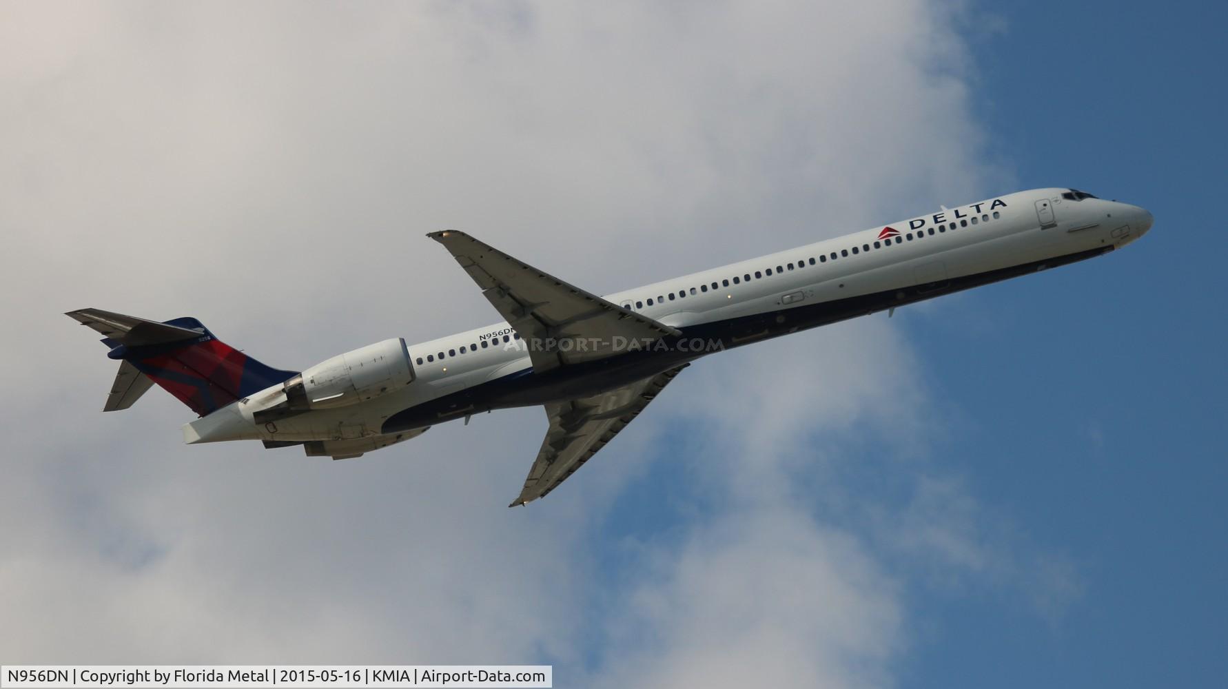 N956DN, McDonnell Douglas MD-90-30 C/N 53526, MIA spotting 2015