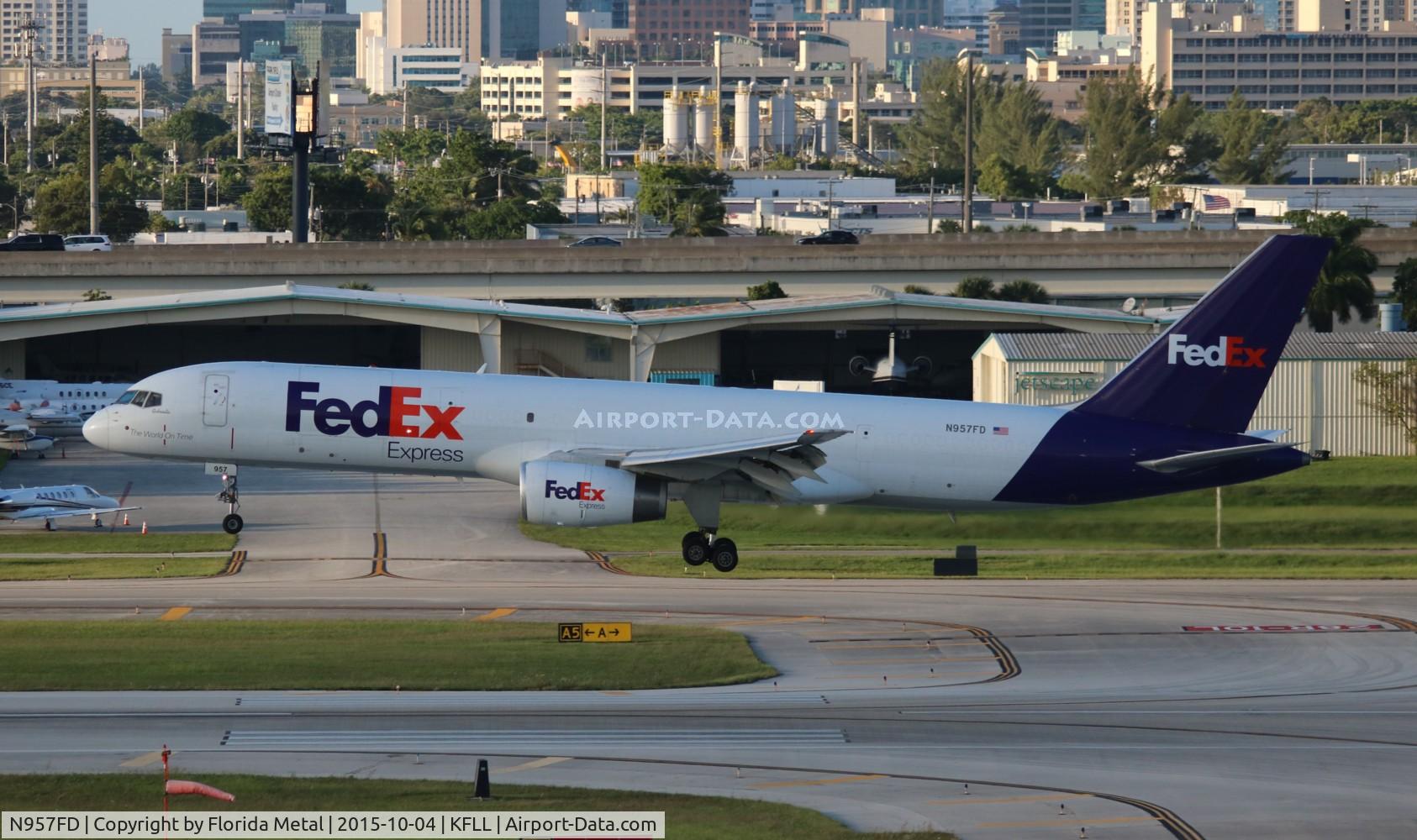 N957FD, 1990 Boeing 757-21B C/N 24774, FLL spotting 2015