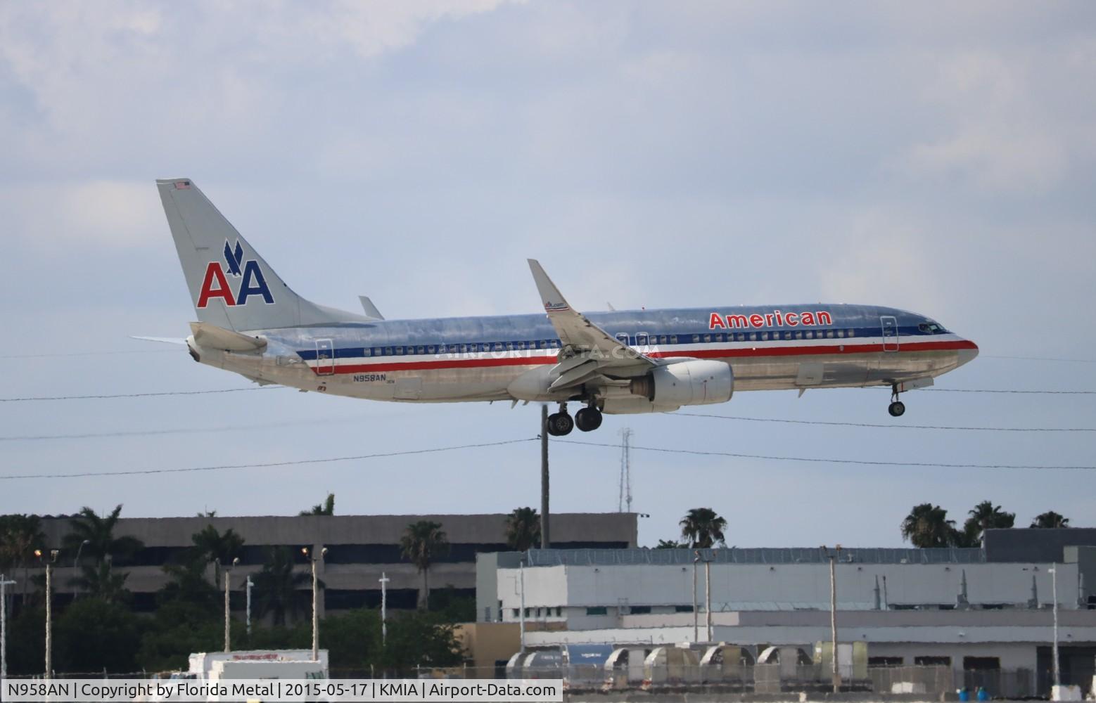N958AN, 2001 Boeing 737-823 C/N 30091, MIA spotting 2015