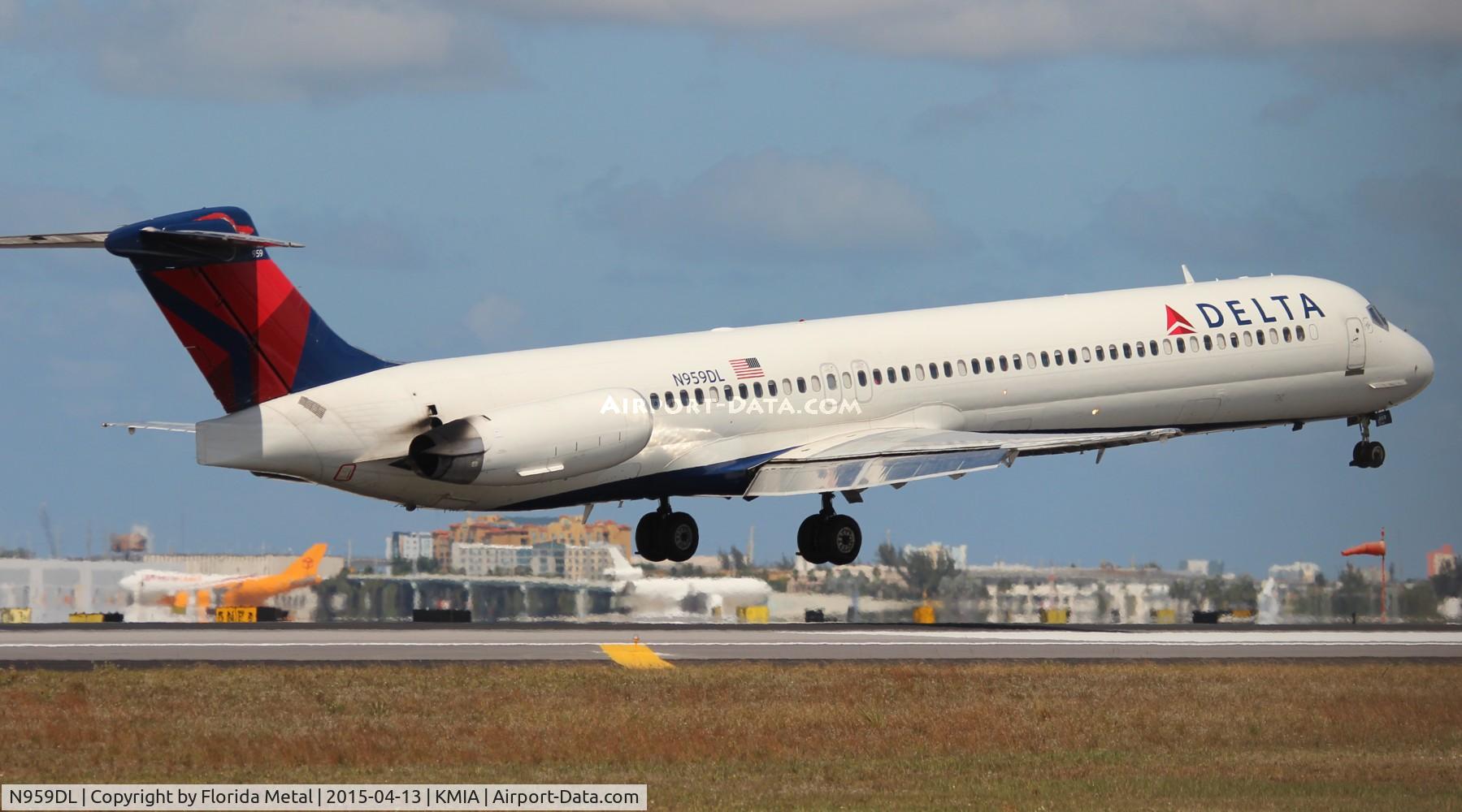 N959DL, 1990 McDonnell Douglas MD-88 C/N 49978, MIA spotting 2015