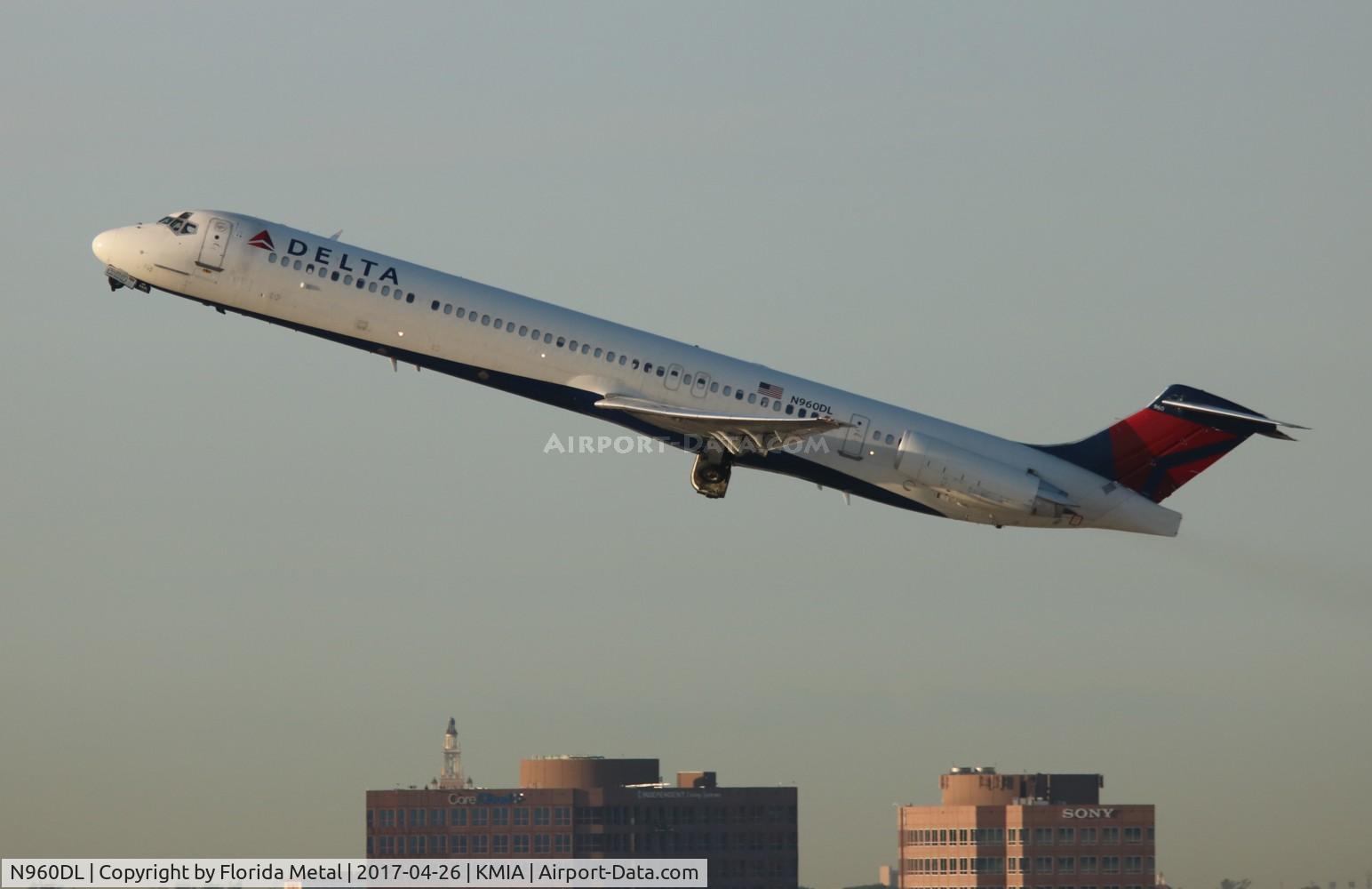 N960DL, 1990 McDonnell Douglas MD-88 C/N 49979, MIA spotting 2017