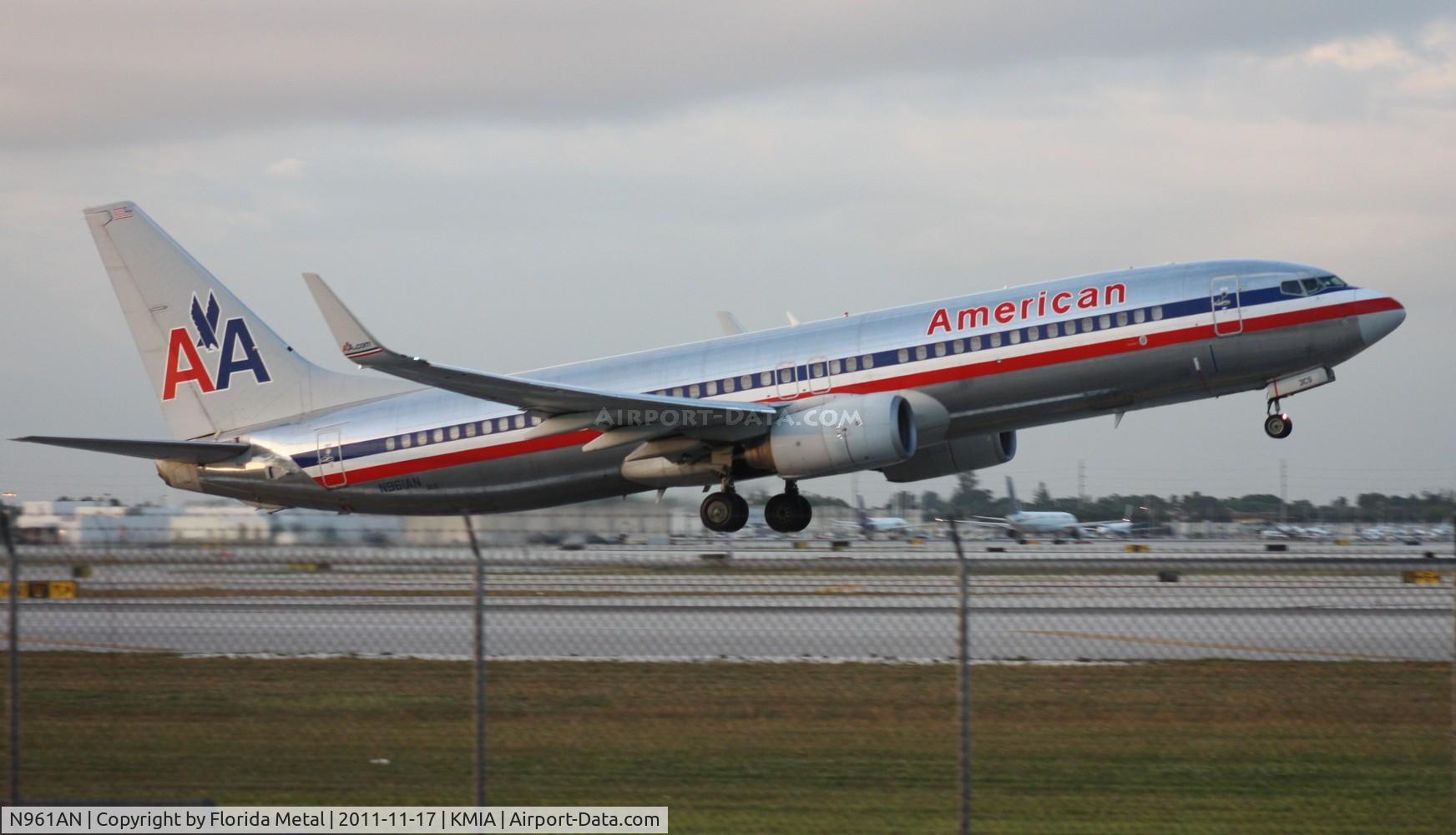 N961AN, 2001 Boeing 737-823 C/N 30092, MIA spotting 2011