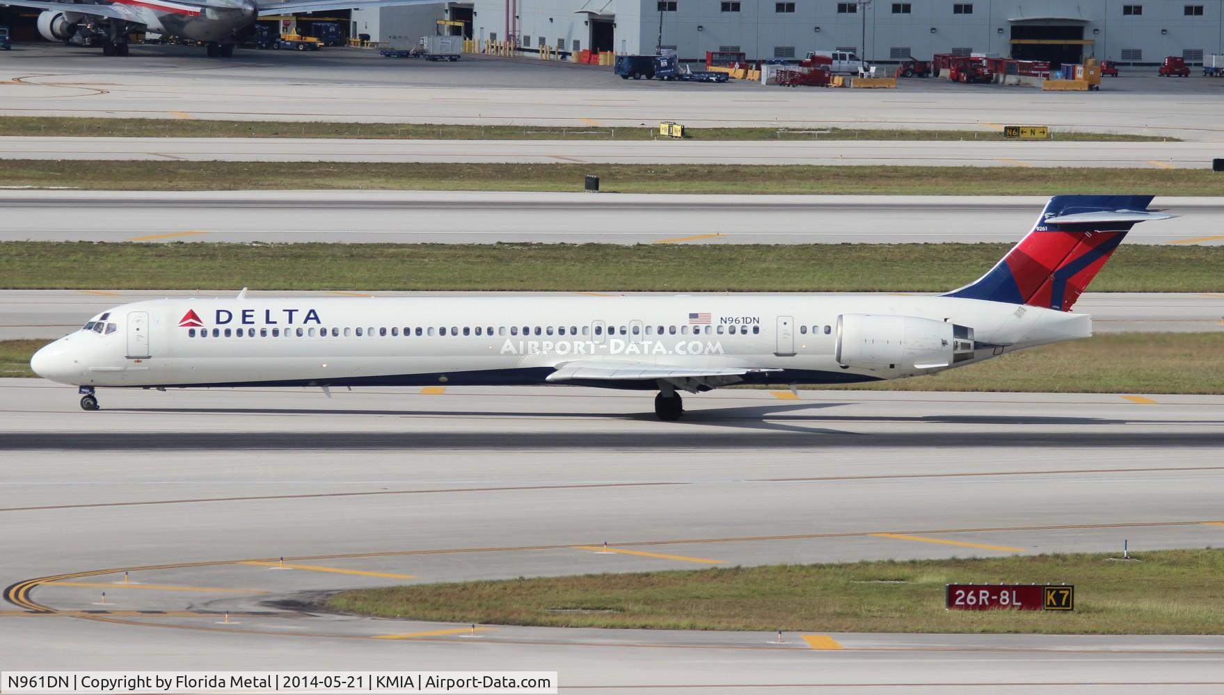 N961DN, McDonnell Douglas MD-90-30 C/N 53531, MIA spotting 2014