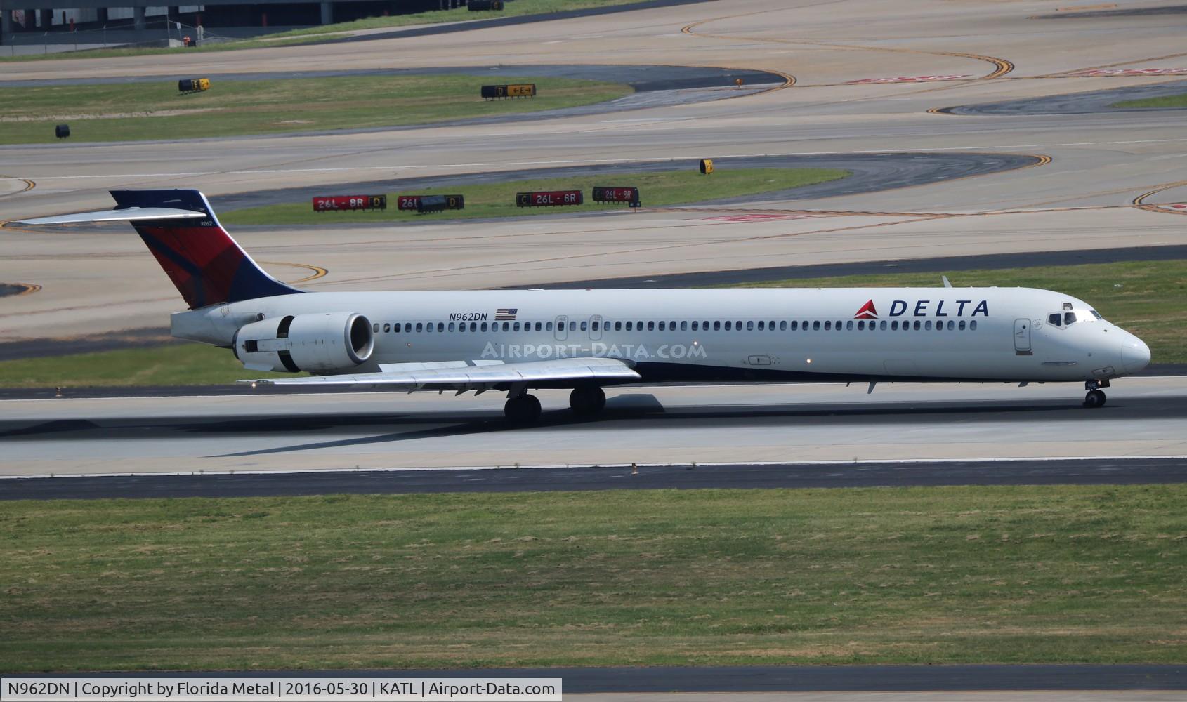 N962DN, McDonnell Douglas MD-90-30 C/N 53532, ATL spotting 2016