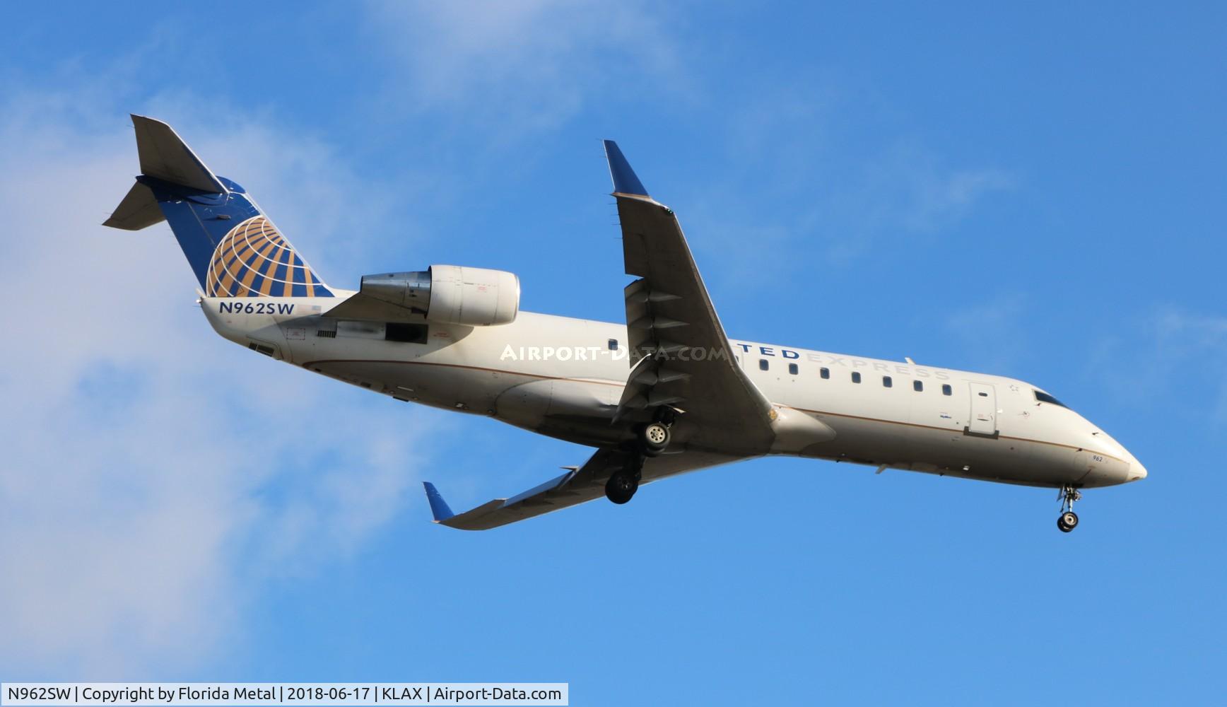 N962SW, 2003 Bombardier CRJ-200ER (CL-600-2B19) C/N 7859, LAX spotting 2018